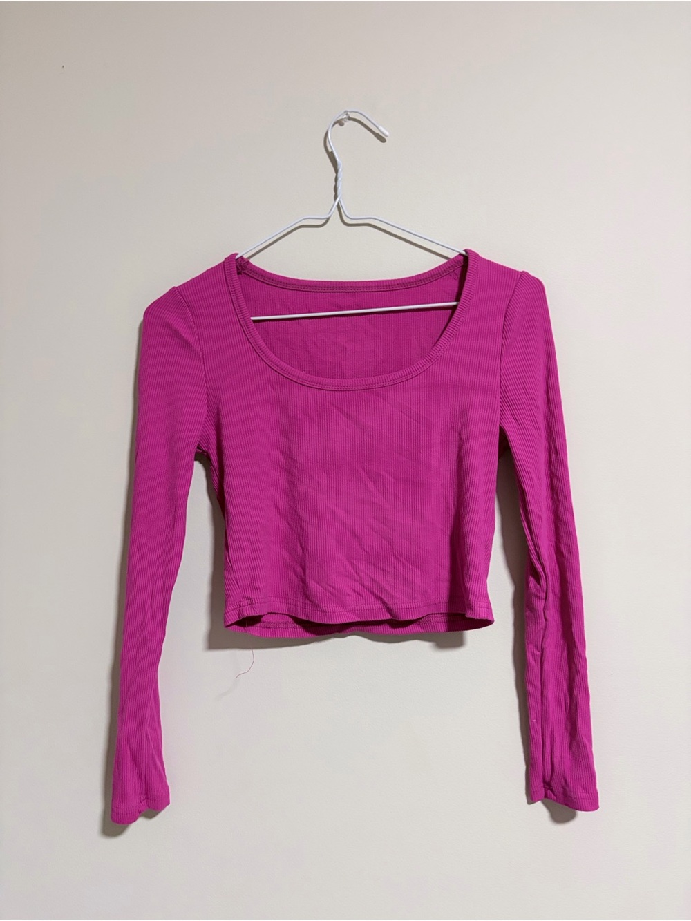 Women's Ribbed Long-Sleeve Crop Top - Fuchsia Pink